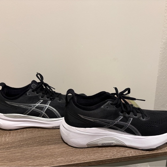 Asics Kayano 31 Black/White/Silver Size 7.5 Women's Running Shoes - Picture 2 of 5